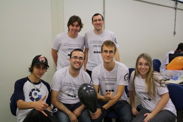 Alunos de Ciência da Computação e Sistemas de Informação apoiando o evento